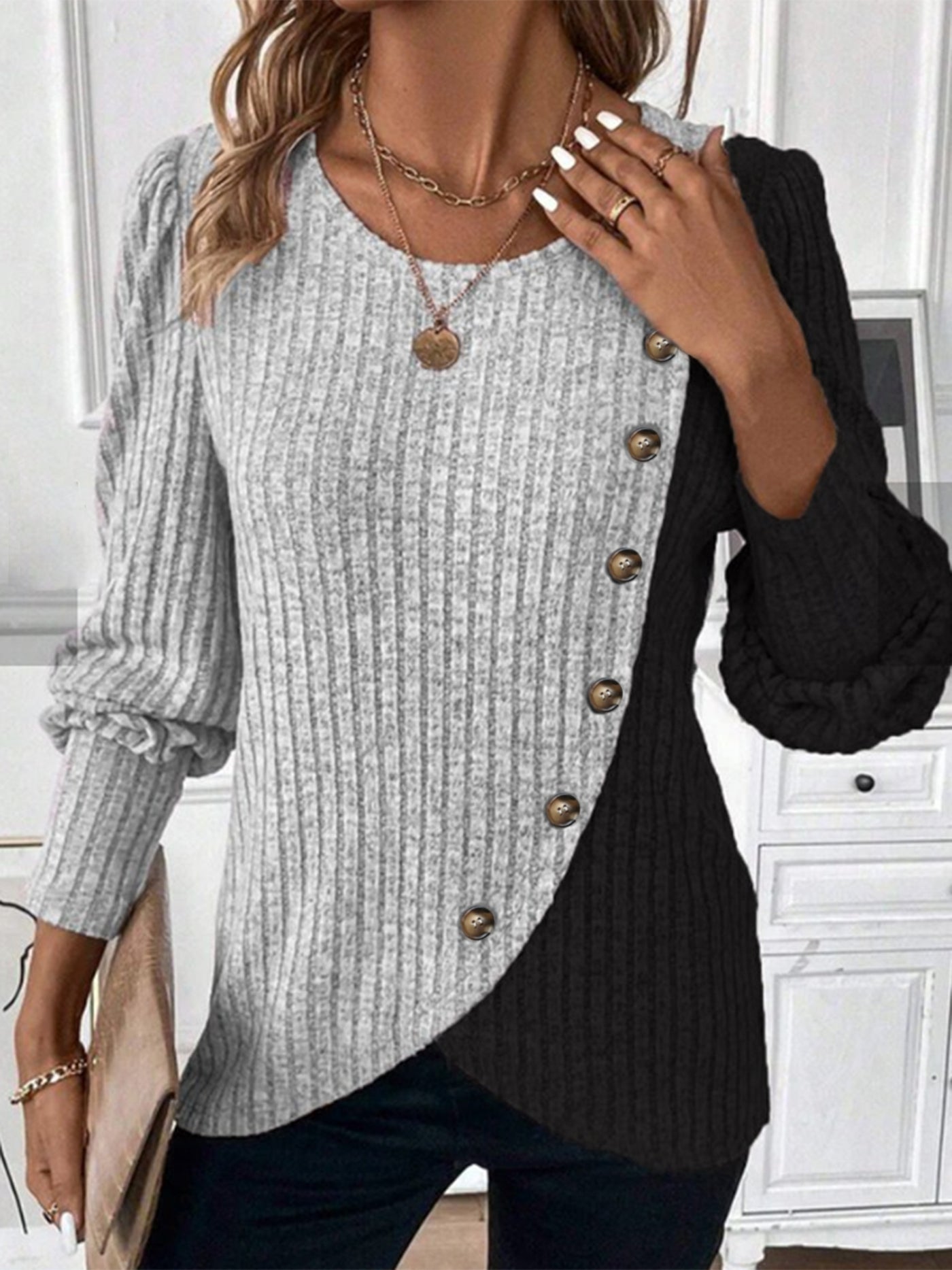 Calista – Contrast Button Knit