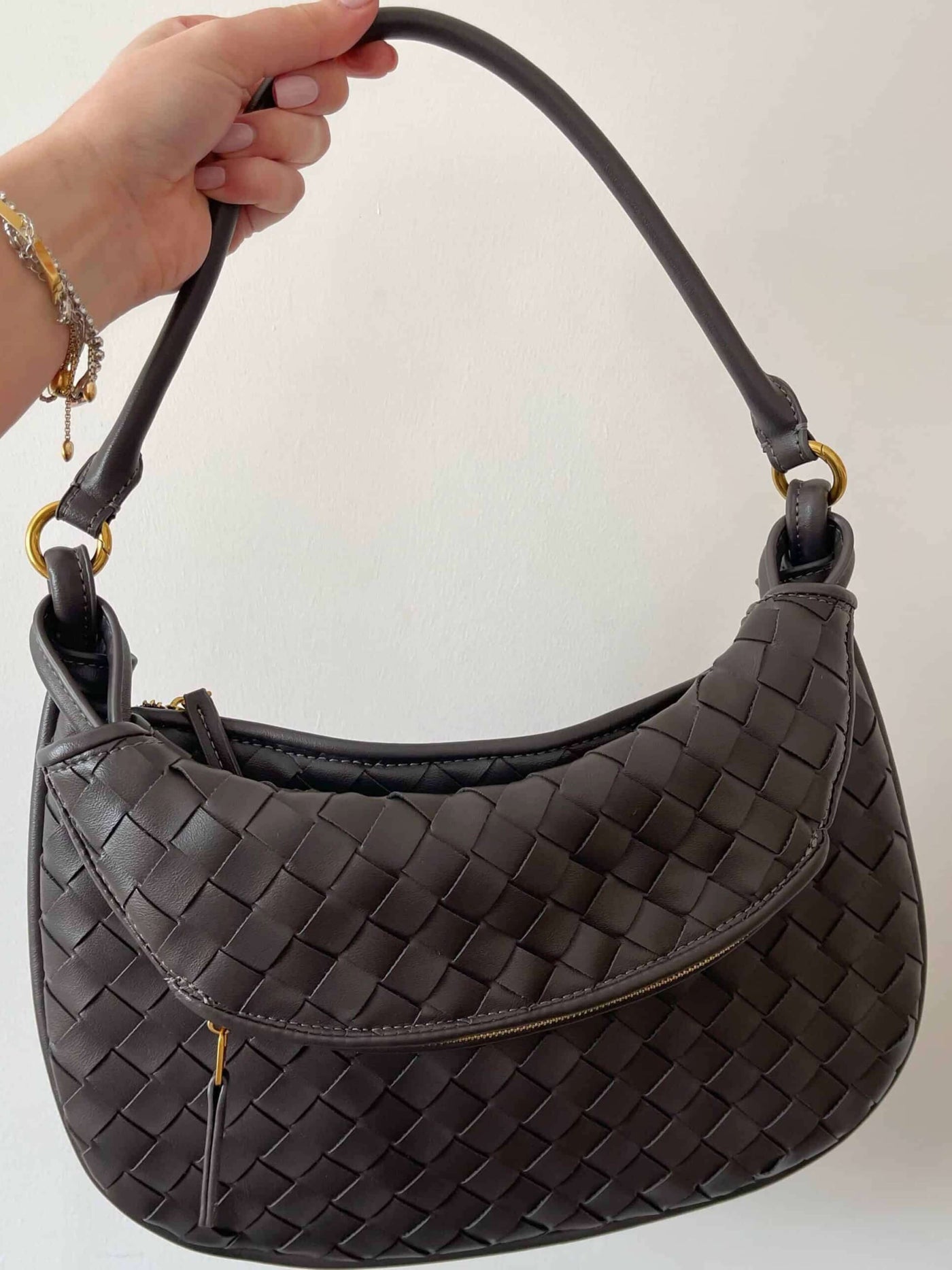 Sarah - Versatile Woven Shoulder Bag