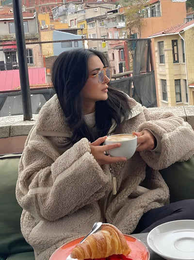 Liora – Oversized Teddyjacken