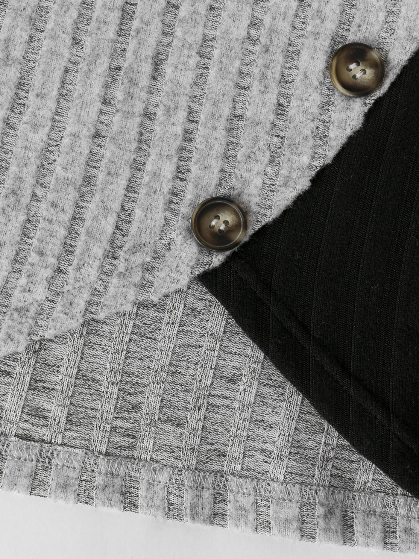 Calista – Contrast Button Knit