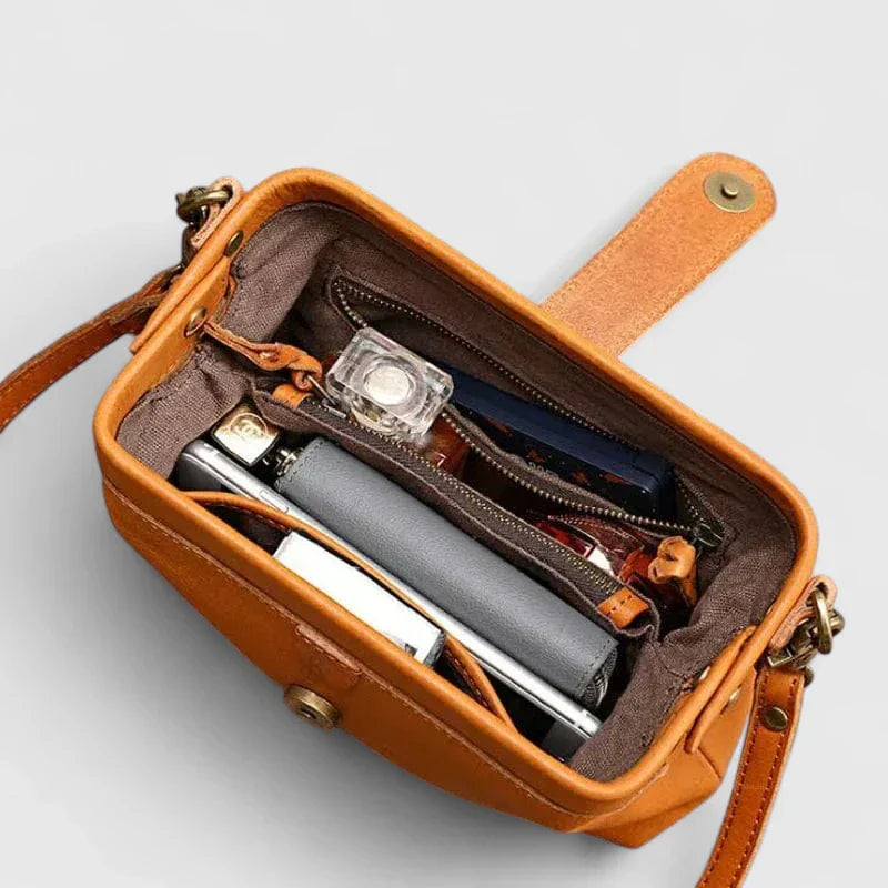 Ivy - Compact Leather Handbag